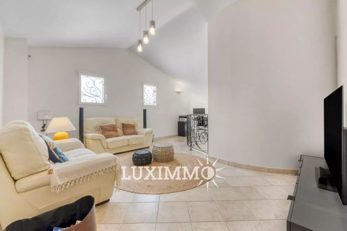 Image No.11-5 Bed House for sale