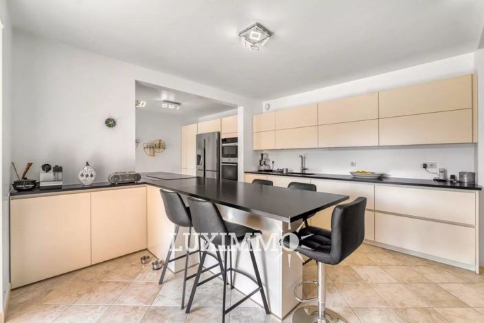 Image No.6-5 Bed House for sale