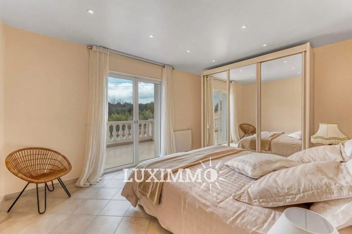 Image No.7-5 Bed House for sale