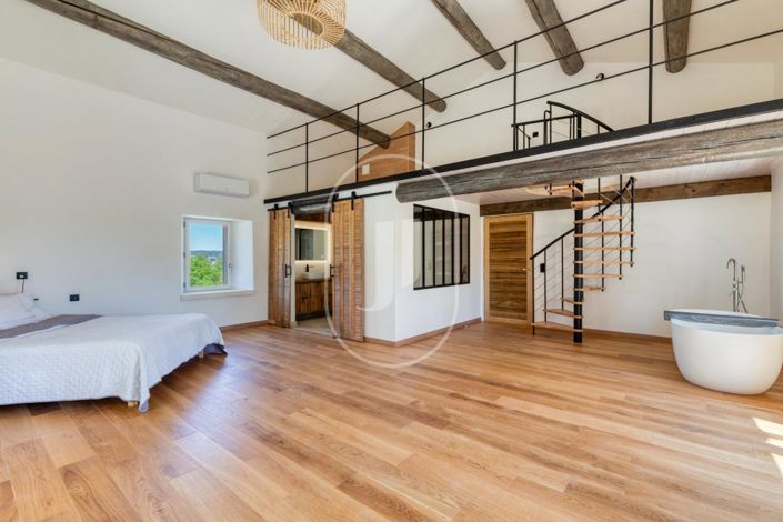 Image No.9-8 Bed Property for sale