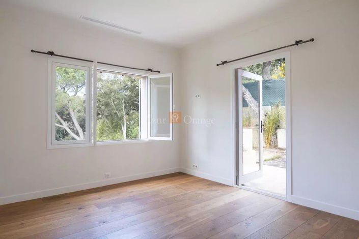 Image No.23-6 Bed House for sale