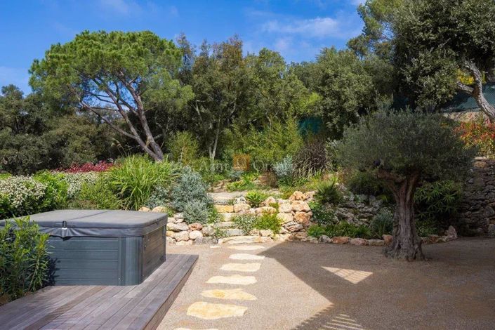 Image No.30-6 Bed House for sale