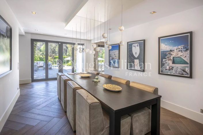 Image No.8-5 Bed House for sale