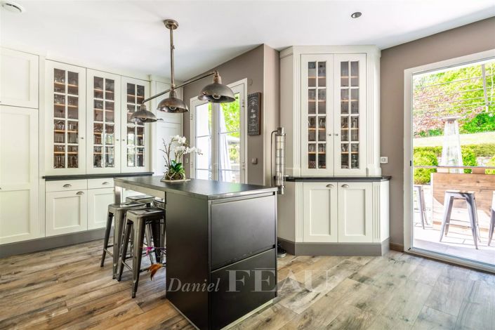 Image No.14-6 Bed House for sale