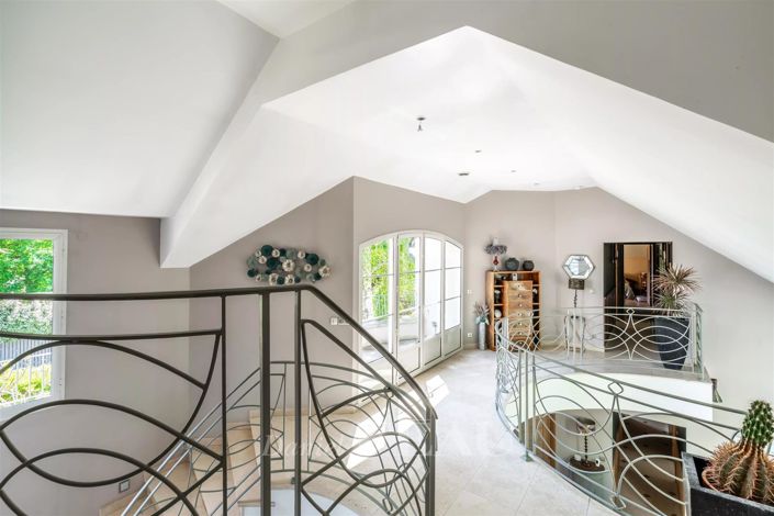 Image No.21-6 Bed House for sale