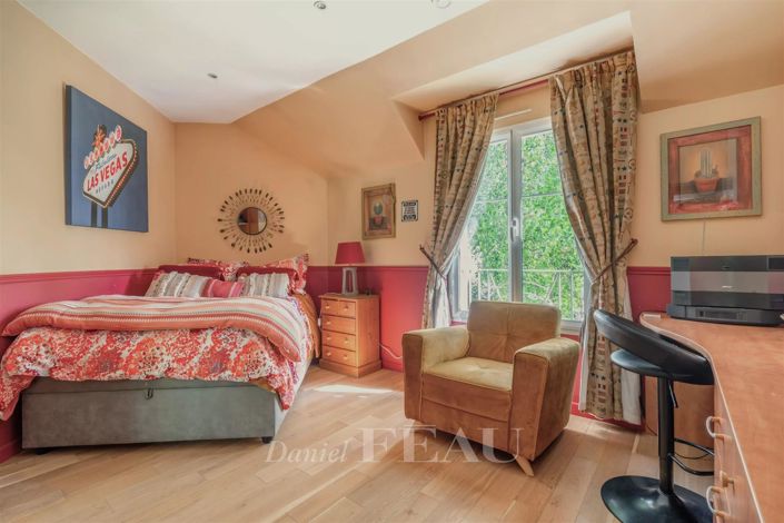 Image No.25-6 Bed House for sale