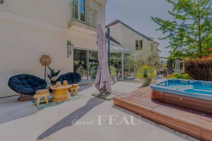 Image No.9-6 Bed House for sale