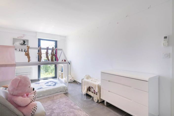 Image No.10-6 Bed House for sale