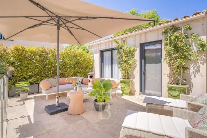 Image No.11-6 Bed House for sale