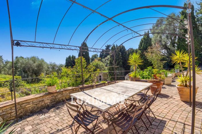 Image No.3-10 Bed House for sale