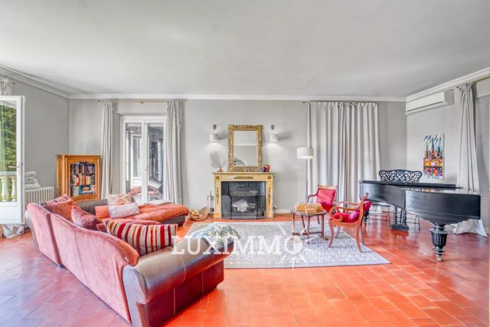 Image No.5-10 Bed House for sale