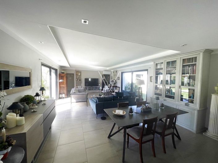 Image No.6-4 Bed House for sale