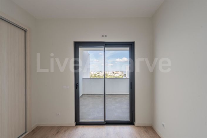 Image No.15-4 Bed Apartment for sale