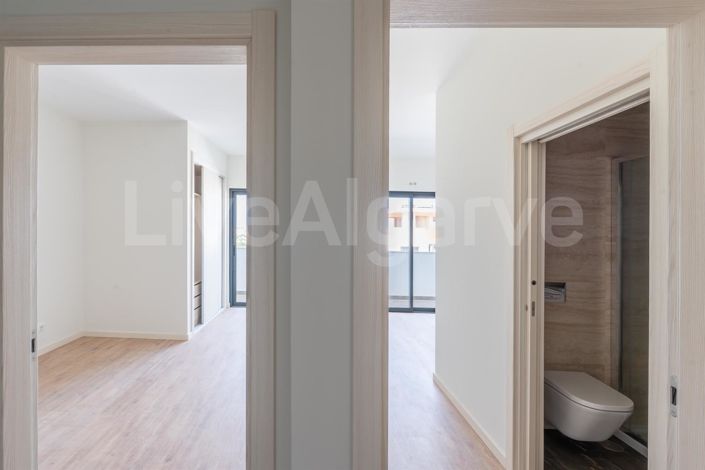 Image No.20-4 Bed Apartment for sale