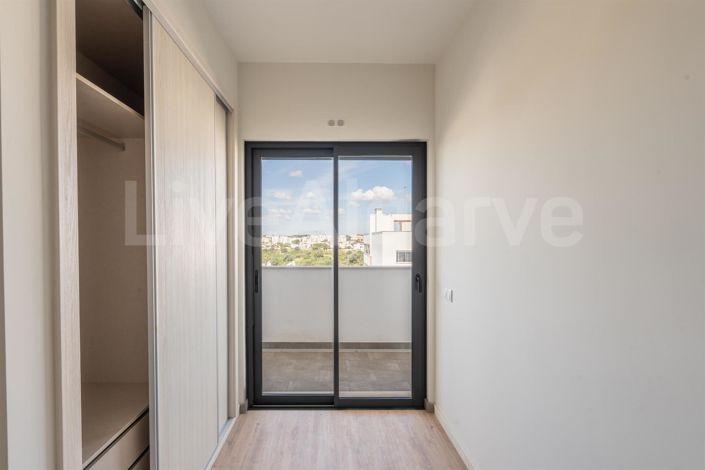 Image No.22-4 Bed Apartment for sale