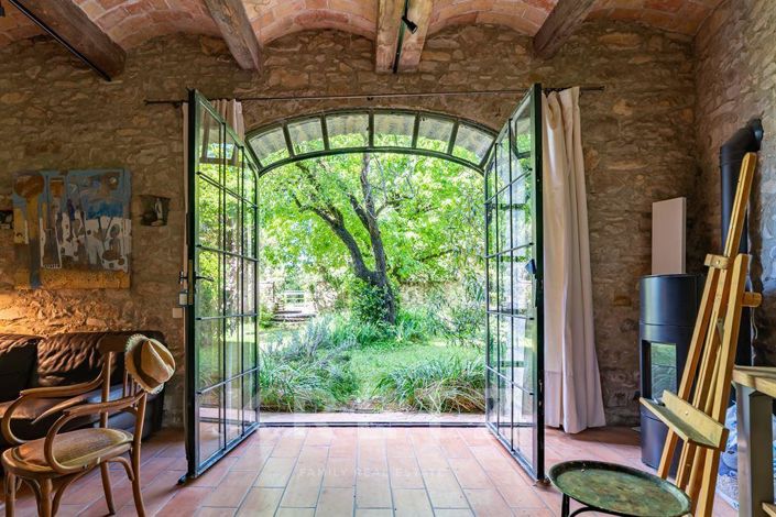 Image No.6-4 Bed House for sale