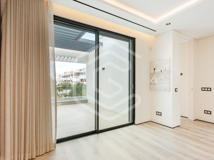 Image No.12-4 Bed House for sale