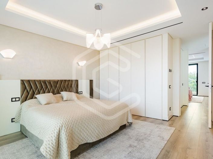 Image No.14-4 Bed House for sale