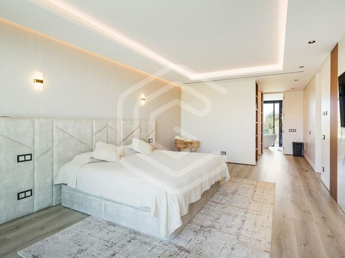 Image No.16-4 Bed House for sale