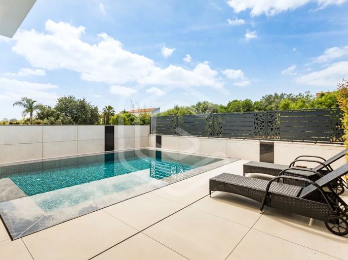 Image No.25-4 Bed House for sale