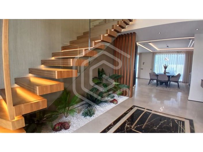 Image No.28-4 Bed House for sale