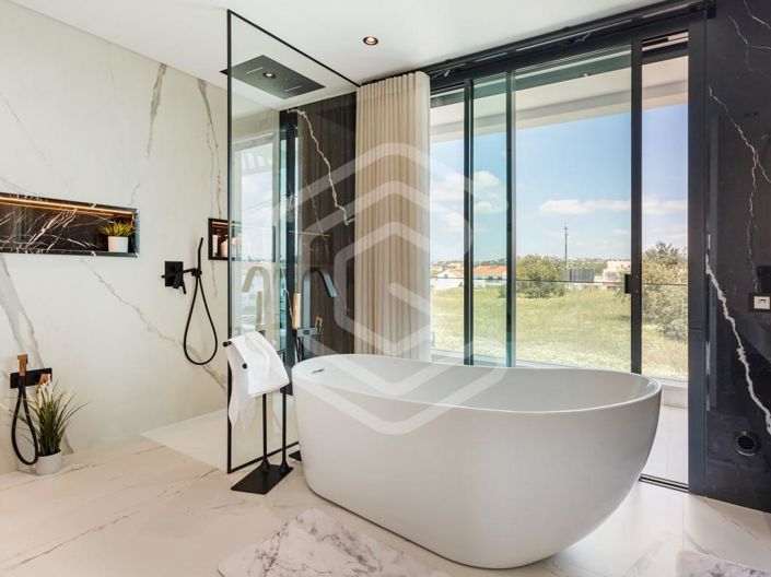 Image No.3-4 Bed House for sale