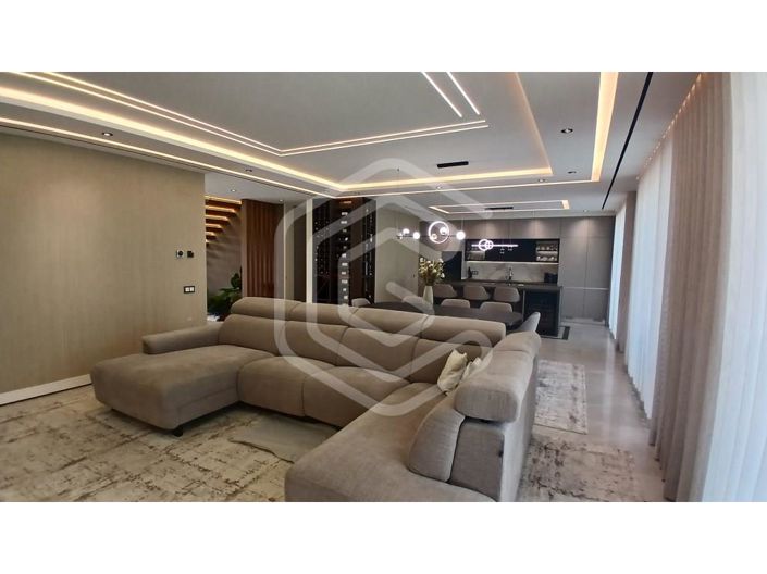 Image No.31-4 Bed House for sale