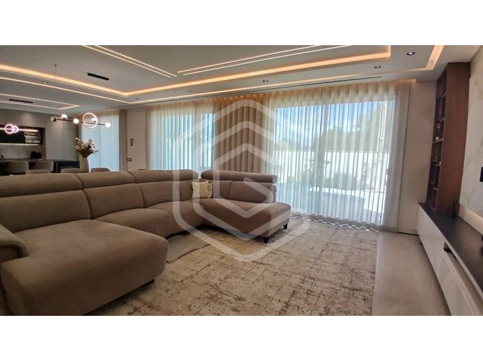 Image No.32-4 Bed House for sale