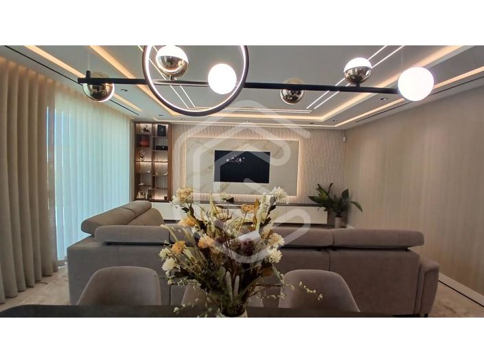 Image No.34-4 Bed House for sale