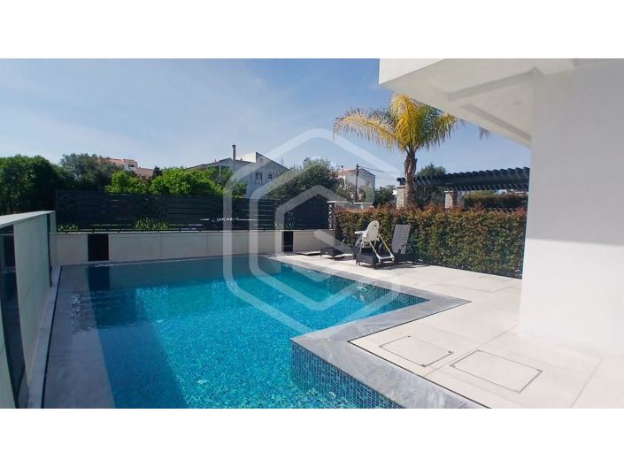 Image No.38-4 Bed House for sale