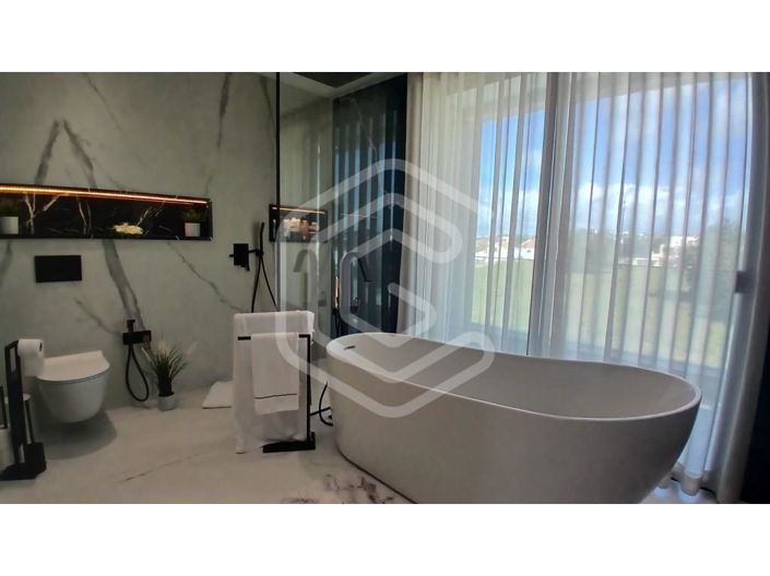 Image No.54-4 Bed House for sale