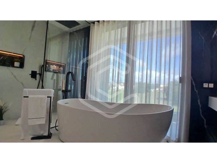 Image No.55-4 Bed House for sale