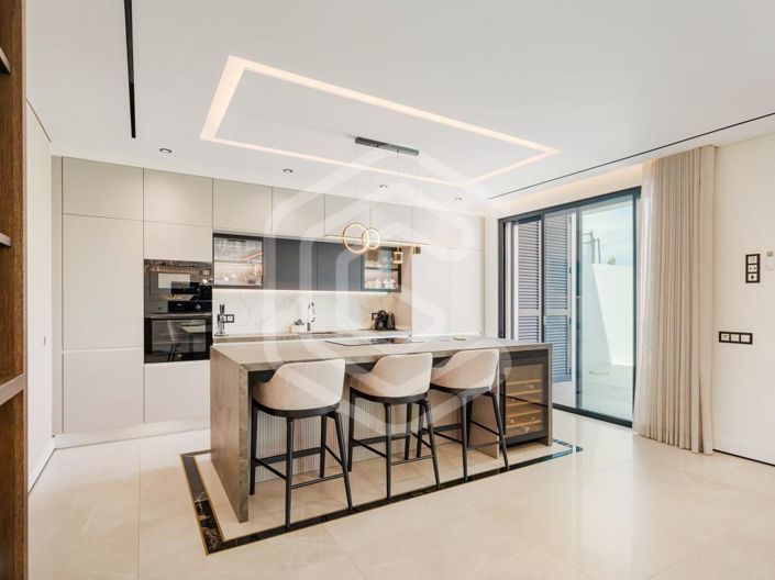 Image No.6-4 Bed House for sale