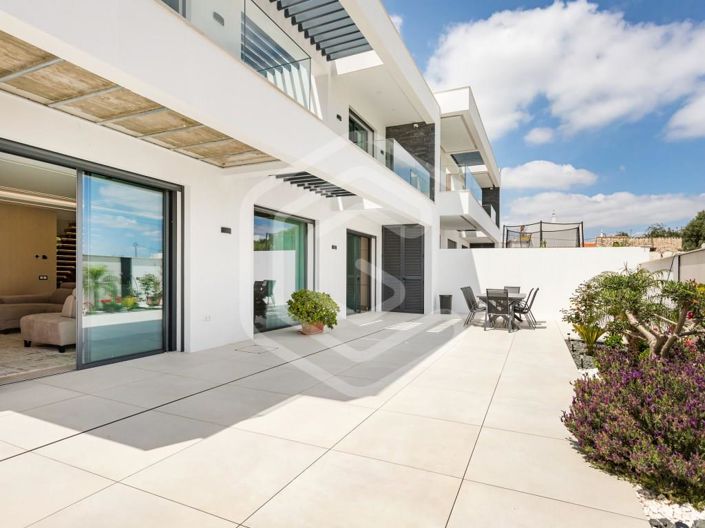 Image No.8-4 Bed House for sale