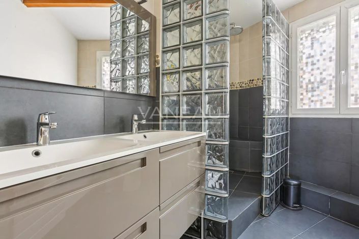 Image No.12-4 Bed Apartment for sale