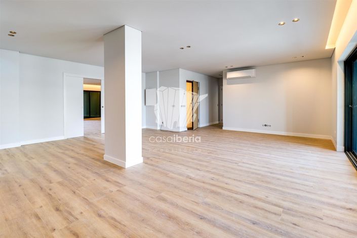 Image No.16-5 Bed Apartment for sale