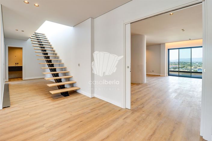 Image No.17-5 Bed Apartment for sale