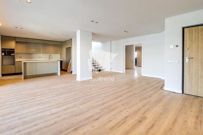 Image No.20-5 Bed Apartment for sale