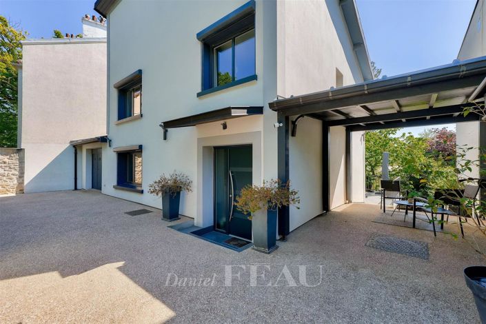 Image No.1-4 Bed House for sale