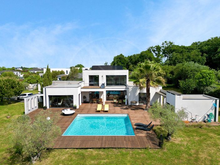 Image No.1-5 Bed House for sale