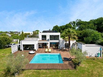 5 Bed House for sale