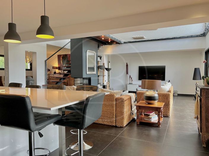 Image No.7-5 Bed House for sale