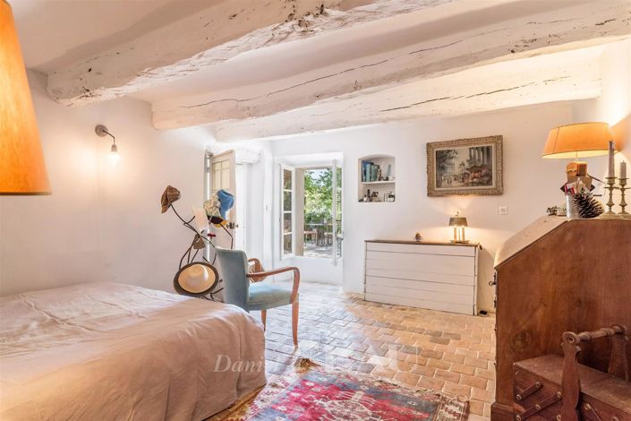 Image No.8-5 Bed House for sale