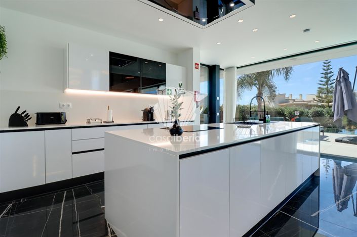 Image No.21-5 Bed House for sale