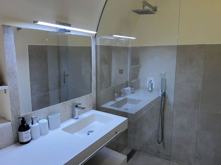 Image No.18-5 Bed House for sale