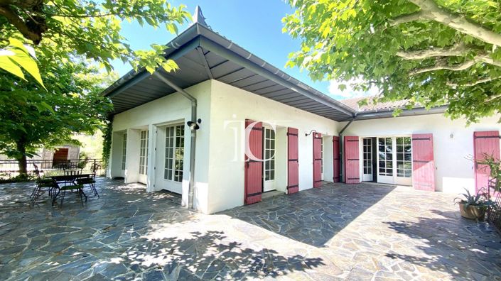 Image No.1-5 Bed House for sale
