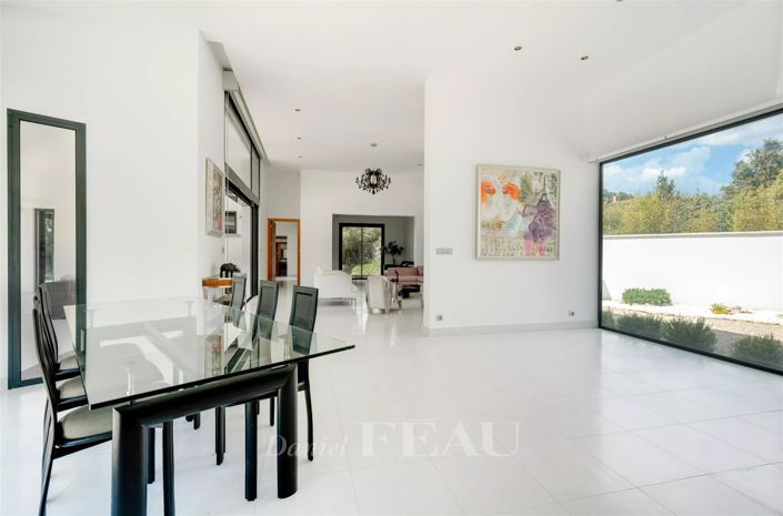 Image No.10-5 Bed House for sale