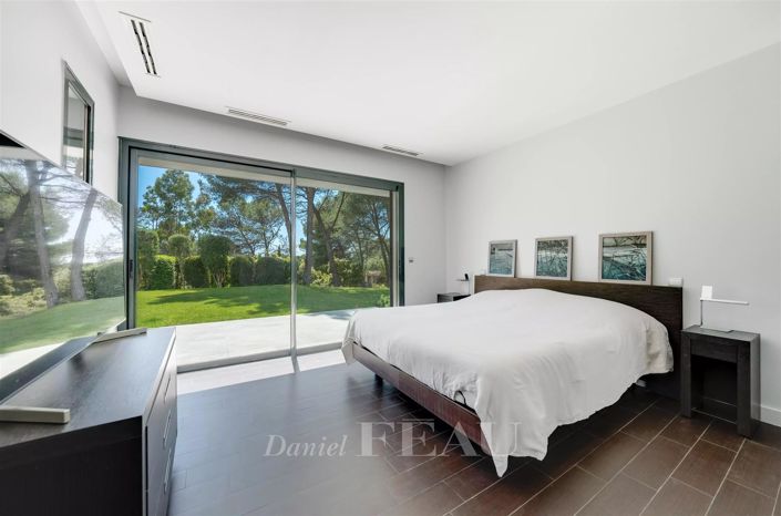 Image No.12-5 Bed House for sale