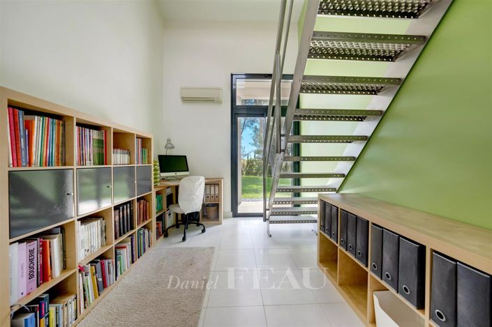 Image No.13-5 Bed House for sale