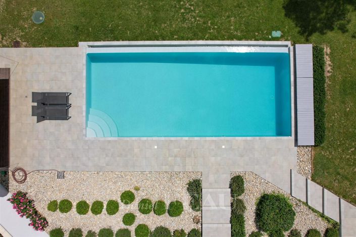 Image No.17-5 Bed House for sale